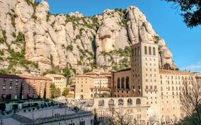 From Barcelona: Full-Day Montserrat & Wine Small Group Tour