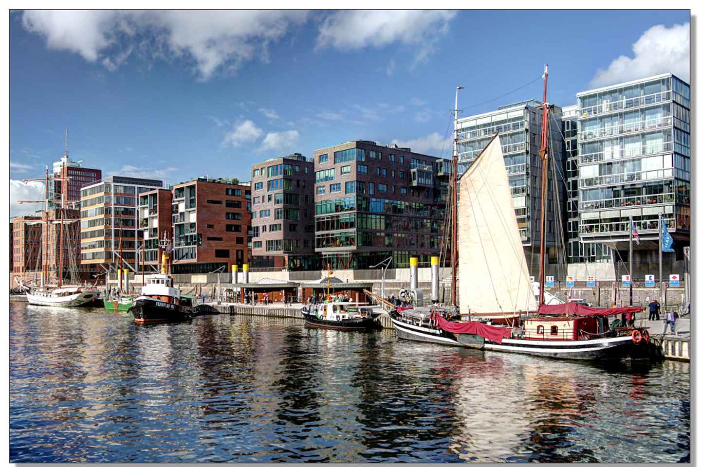 Hamburg: Speicherstadt & HafenCity Tour