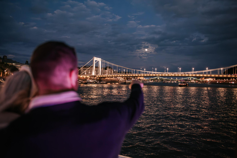 Budapeszt: rejs Lotus z nieograniczoną ilością Aperolu i ProseccoBudapeszt: Rejs statkiem Lotus z nieograniczoną ilością aperolu i prosecco