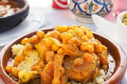 Madsmagning og byvandring i Marrakech om aftenen