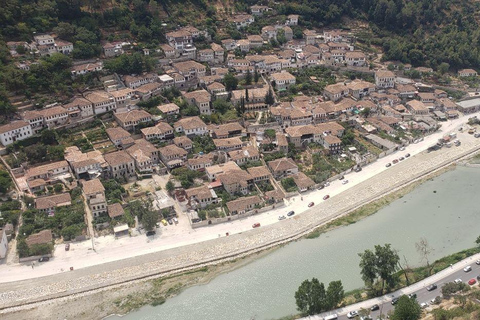 Von Durrës aus: BERAT DAY TOUR - &quot;Stadt der tausend Fenster&quot;