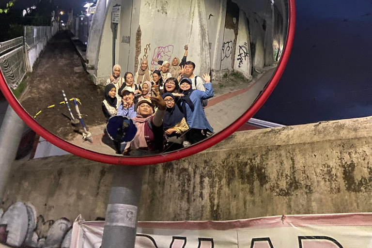 Yogyakarta: Pakualaman Royal Palace Walking Tour with Jamu