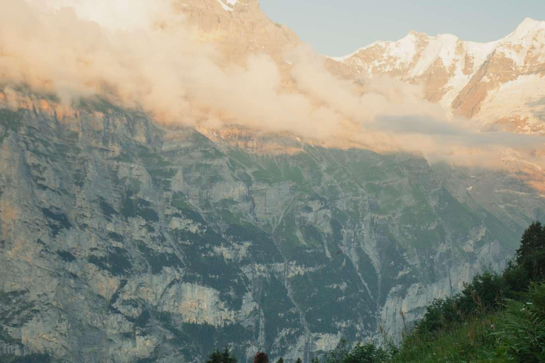 Interlaken: Scenic hiking tour from Mürren to Rotstock hut.