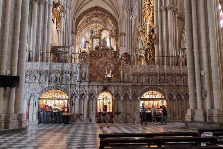 Toledo obejmuje bilety wstępu do katedry i głównych zabytków.Toledo z Madrytu, w tym 10 głównych zabytków