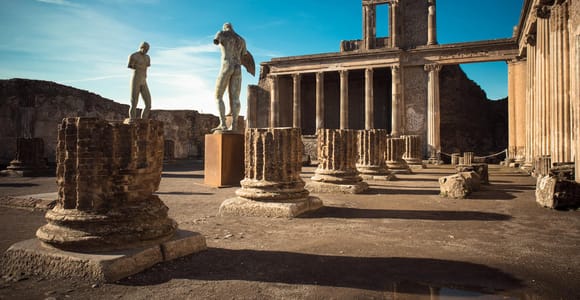 Pompeii Tour and Vesuvius Wine Tasting with Lunch from Naples