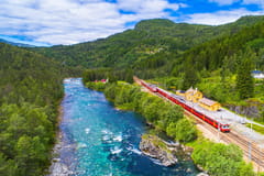 Bergen: Flåmbahn, Nærøyfjord-Bootsfahrt & Stegastein-Aussicht