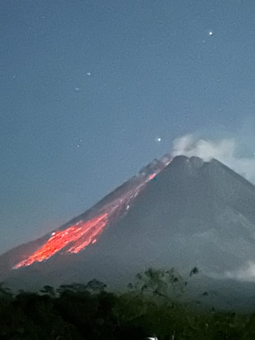 Yogyakarta:Merapi Lava Night Tour with Hotel PickUp & Ticket