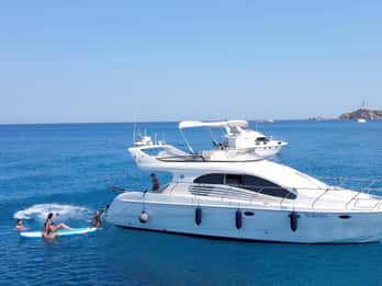 Villasimius: Day Yacht Cruise with Aperitif and Lunch