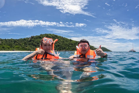 Pattaya : circuit d&#039;une journée dans les 3 îles en catamaran avec fêtePattaya : excursion d&#039;une journée sur le bateau pirate Black Pearl avec soirée DJ