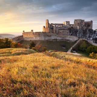 Из Братиславы: частный тур на целый день по замкам Словакии