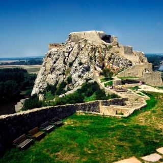Из Братиславы: 3-часовой частный тур с гидом по замку Девин