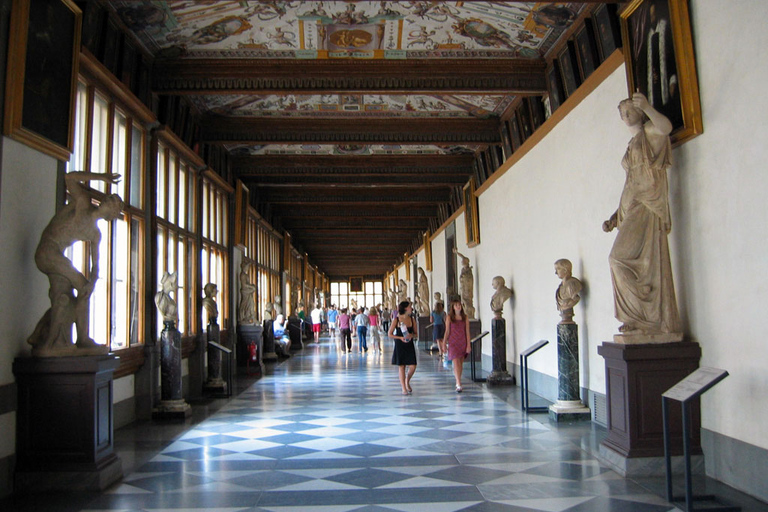 Small-Group: Uffizi &amp; walking tour of Florence skip the lineTour in Italian