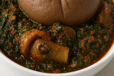 Accra: Guided Food Tour with Market Visit & Family Meal