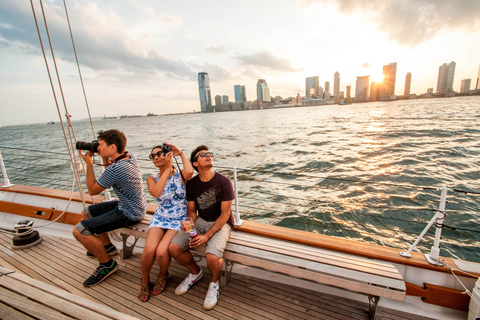 New York City: Sunset Sail aan boord van een schoener