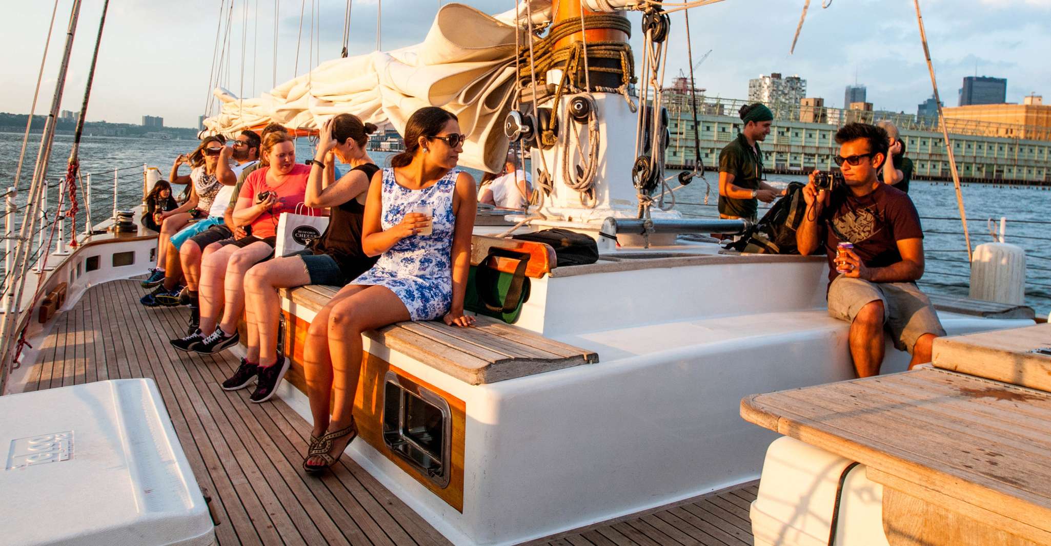 New York City, Sunset Sail à bord d'un Schooner - Hizvo
