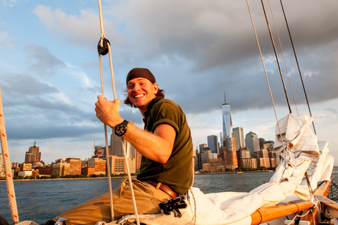 New York City: Sonnenuntergangs-Segeln auf einem Schoner