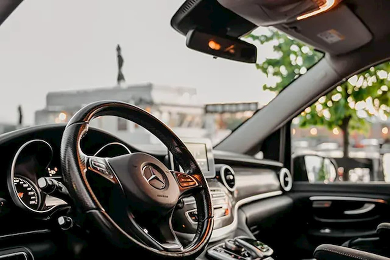 Helsinki: VIP Private Transfer with Local Tips