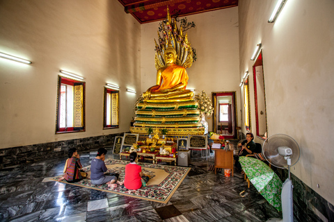 Experiência no Templo e no Rio dos Reis de Bangkok com um morador localExcursão em grupo compartilhada