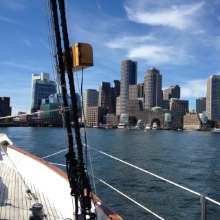 Boston: Downtown Harbor Sailing Cruise