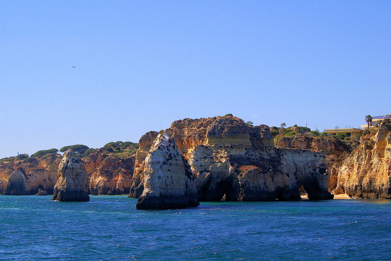 Portimão: Bootsfahrt mit dem Segelboot zu den Höhlen am Kap von Lagos