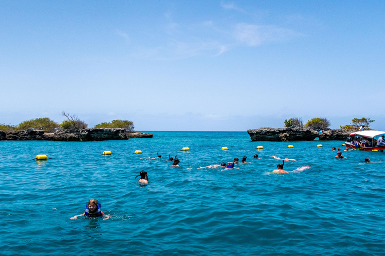 From Cartagena: Visit 5 Islands with snorkeling, beaches and buffet lunch