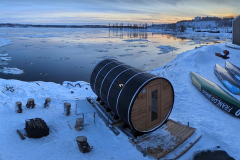 Ciudad de Quebec: Experiencia en canoa de hielo al atardecer con saunaPiragua sobre hielo al atardecer con chocolate caliente y sauna