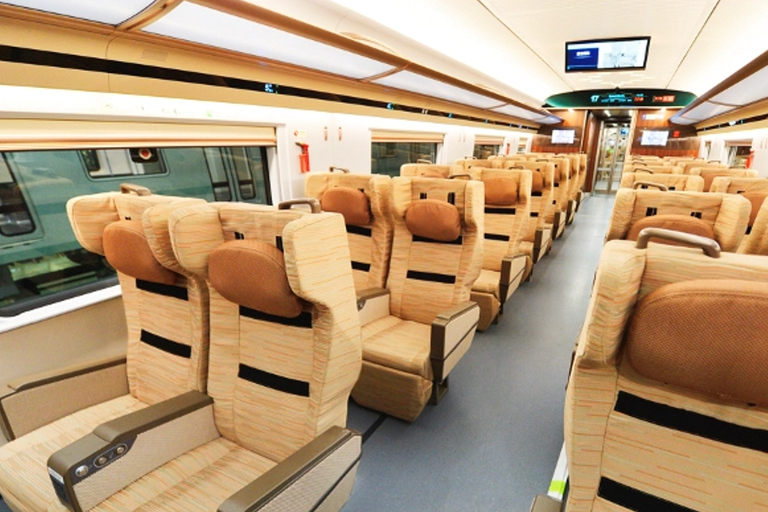 From Shanghai: Hangzhou Private Day Trip with Bullet Train Business Class