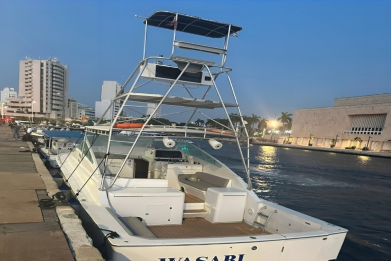 ¡Cartagena: tour en barco por la bahía con barra libre y DJ!Plan de puesta de sol en la bahía a bordo de un barco Trimarán conOpenbar