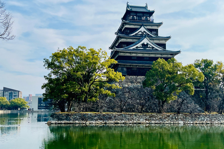 Hiroshima: Castle to Peace Park Private Experience