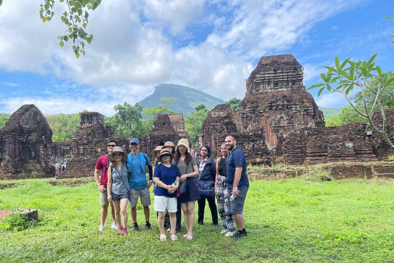 Excursión y crucero por la puesta de sol en la Tierra Santa de My Son desde Hoi An o Da nangExcursión Compartida : Salida desde Hoi An