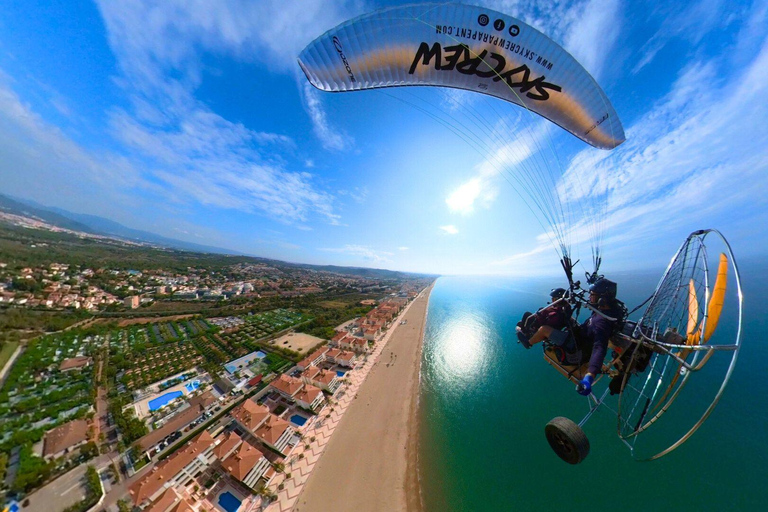Coma-Ruga: Vuelo en paramotor con reportaje de fotos y videos