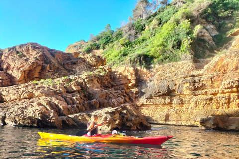 Jávea: Tour in kayak dalla spiaggia di Granadella alle grotte marine