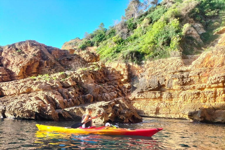 Jávea: Kajaktour vom Granadella Strand zu den Meereshöhlen