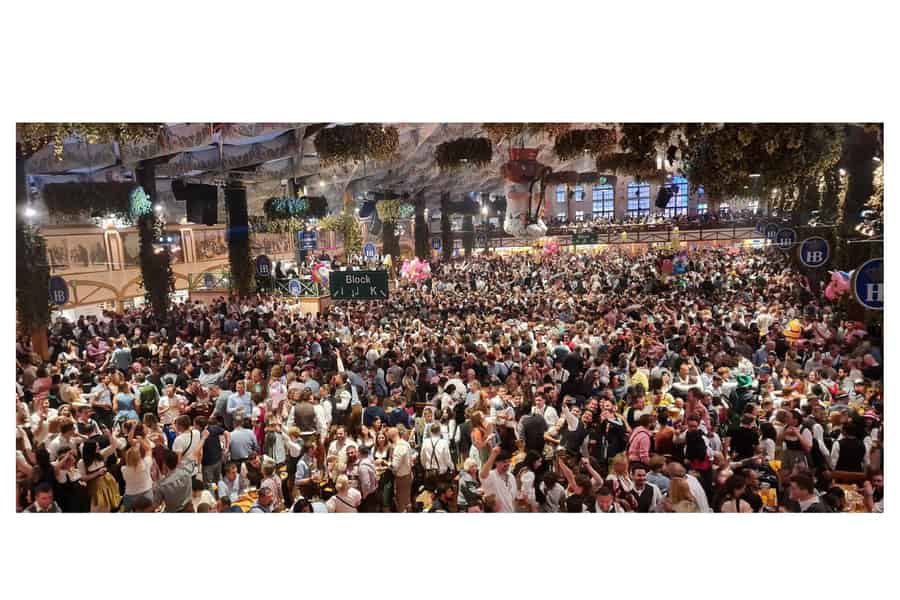 Oktoberfest München: Eintritt zum großen Bierzelt + Tisch für Mittag-/Abendessen. Foto: GetYourGuide