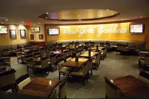 New York: Essen im Hard Rock Café Yankee Stadium