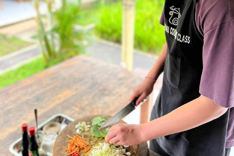 Ubud: Aula de culinária em uma escola balinesa e passeio pelo mercado