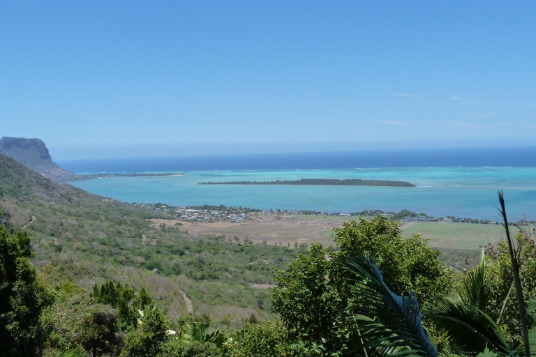 Mauritius à La Car: Full-Day Tour with Chauffeur Guide Tour in German