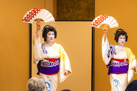 Tokio: występ gejsz i wizyta w herbaciarni