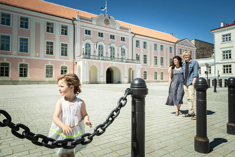 Tour privato del servizio fotografico a TallinnTour privato del servizio fotografico di Majestic Tallinn