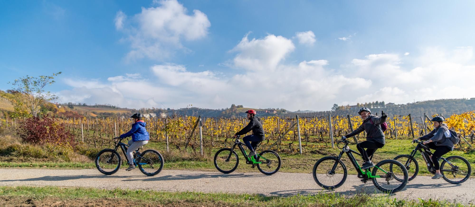 Langhe: E-Bike-Verleih mit kulinarischen Erlebnissen im Barbaresco