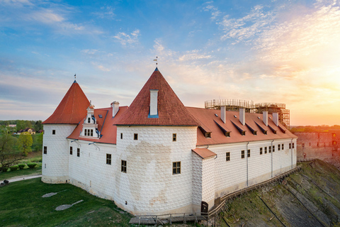 From Riga: Hill of Crosses, Bauska, Rundale Full-Day Trip