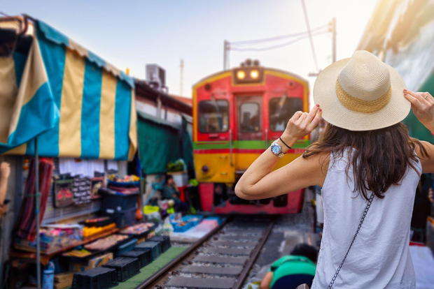 Private Tour: Schwimmender Markt von Damnoen Saduak & Maeklong, Bangkok