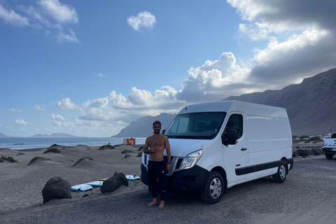 Famara, Lanzarote: surf lessons in small groups for beginners Famara: surf lessons for beginners in small groups