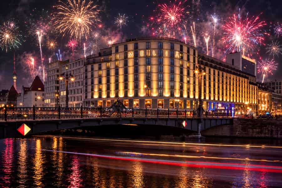 Silvester-Gala im Meliá Berlin mit Buffet und Getränken. Foto: GetYourGuide