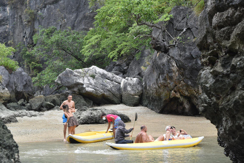 De Phuket: Ilha James Bond e passeio de canoagem em um grande barco