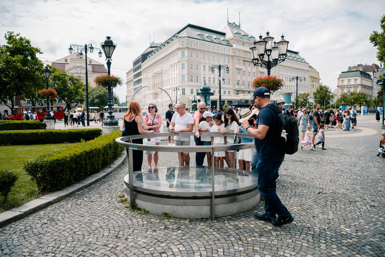 Trasferimento da Budapest a Vienna con tour della città di BratislavaTour con pranzo in ESP/FRE/ITA/RU