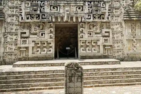 Mexico City: Private tour accompanied by the Museum of Anthropology