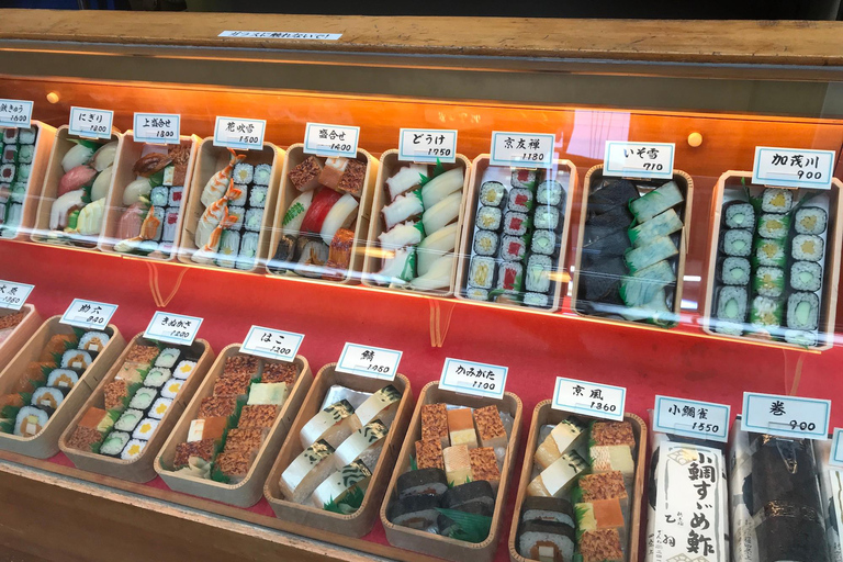 Kyoto: Walking Tour in Gion with Breakfast at Nishiki Market