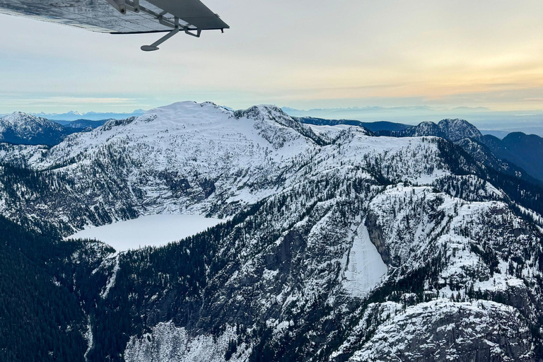 Vancouver: Coastal Mountain Scenic Flight Experience