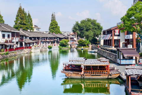 Hangzhou: Exploring the Watertown of Hanfu and Hotpot